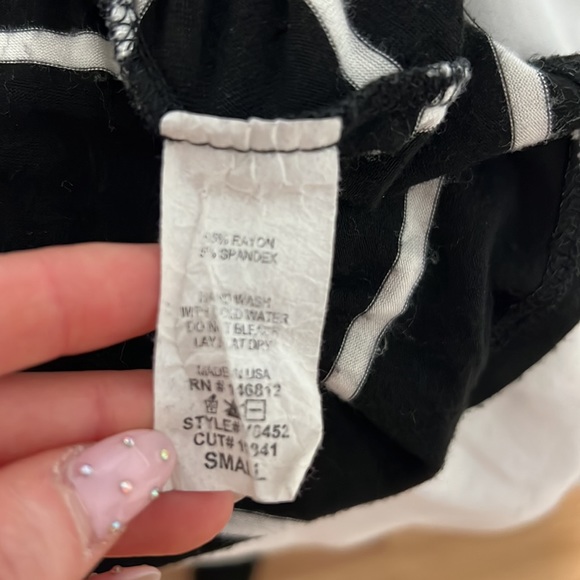 Stripped Flowy Dress - Picture 4 of 4